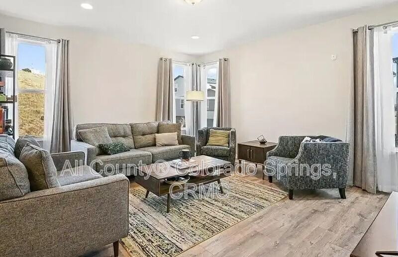 4350 Parkwood Trl - Photo 4 of 9