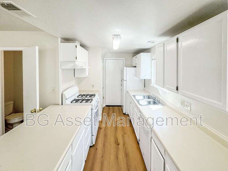 810 3rd St - Photo 4 of 18