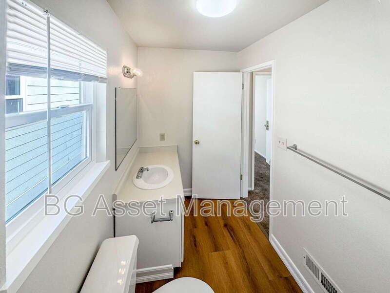 810 3rd St - Photo 5 of 18