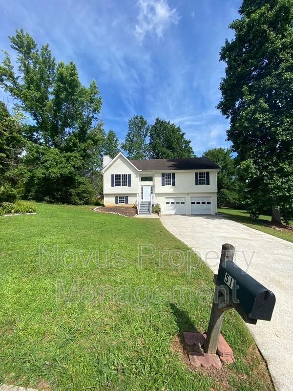 51 Connie Dr - Photo 2 of 32