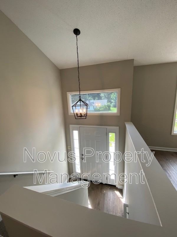 51 Connie Dr - Photo 5 of 32