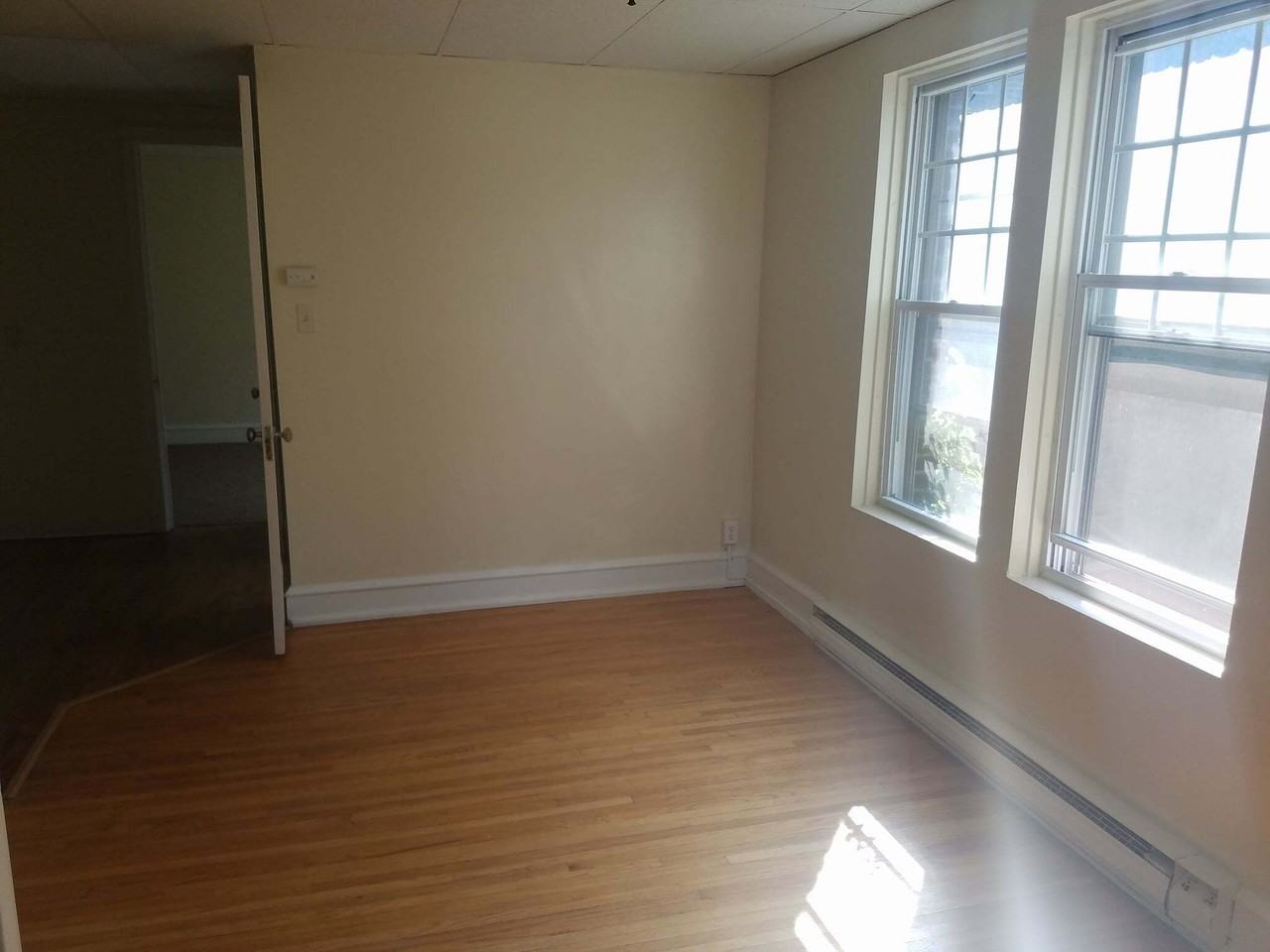 802 East Howard Street - Photo 5 of 17