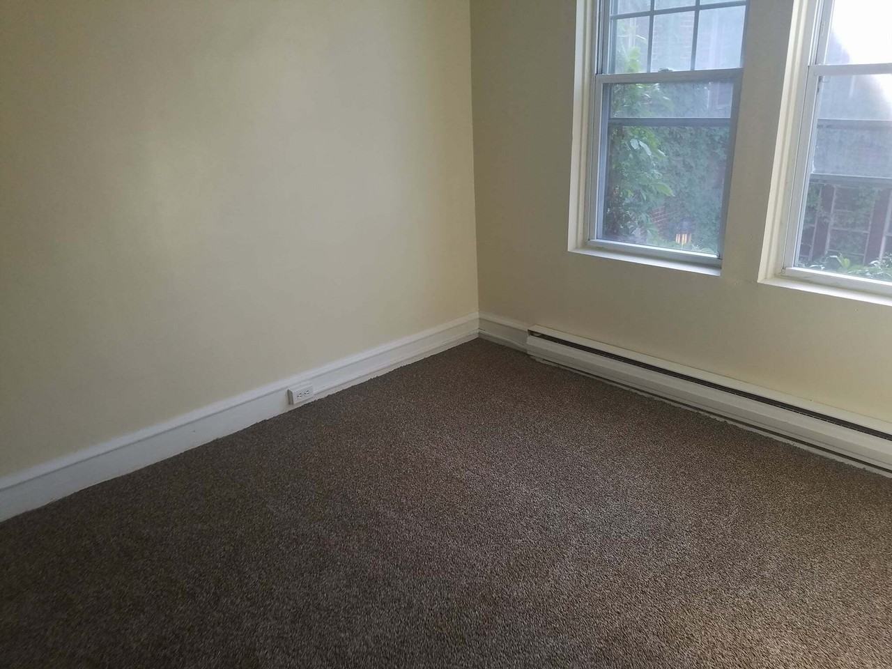 802 East Howard Street - Photo 7 of 17