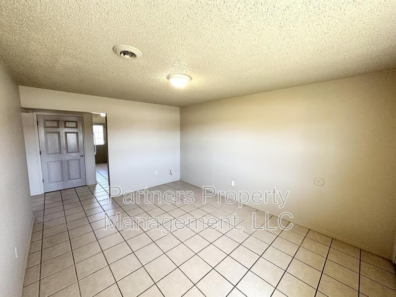 97 Pine Ave - Photo 4 of 16