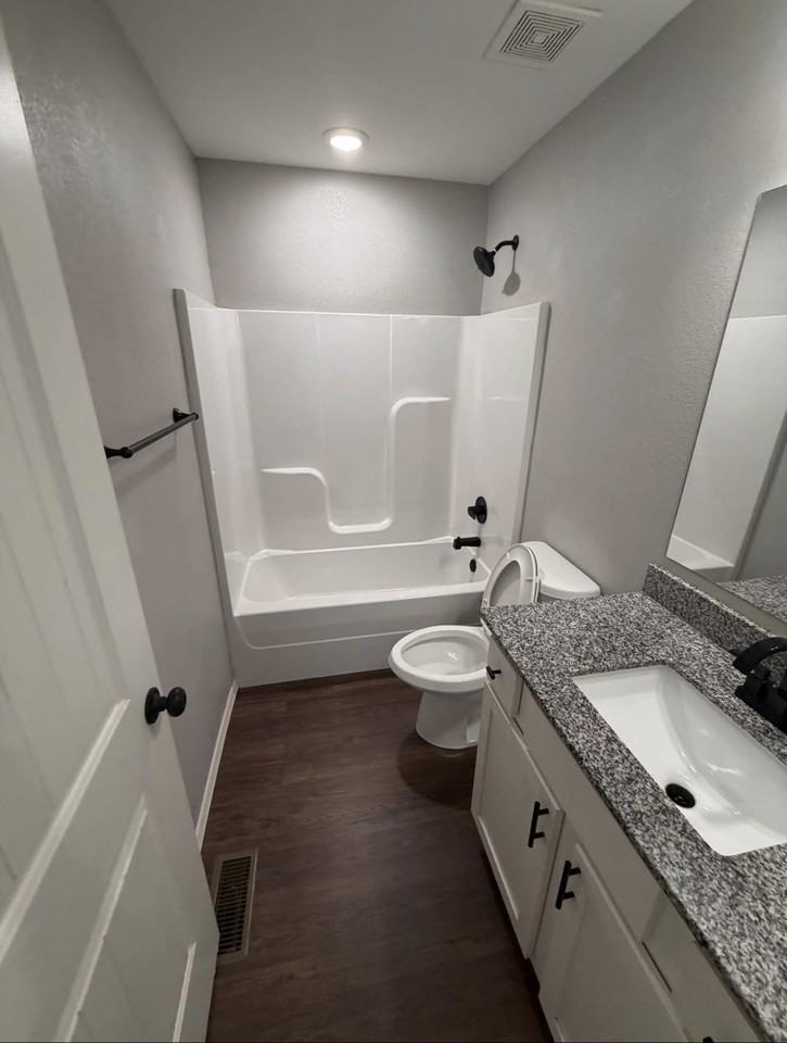 2212 Savannah Street - Photo 5 of 7