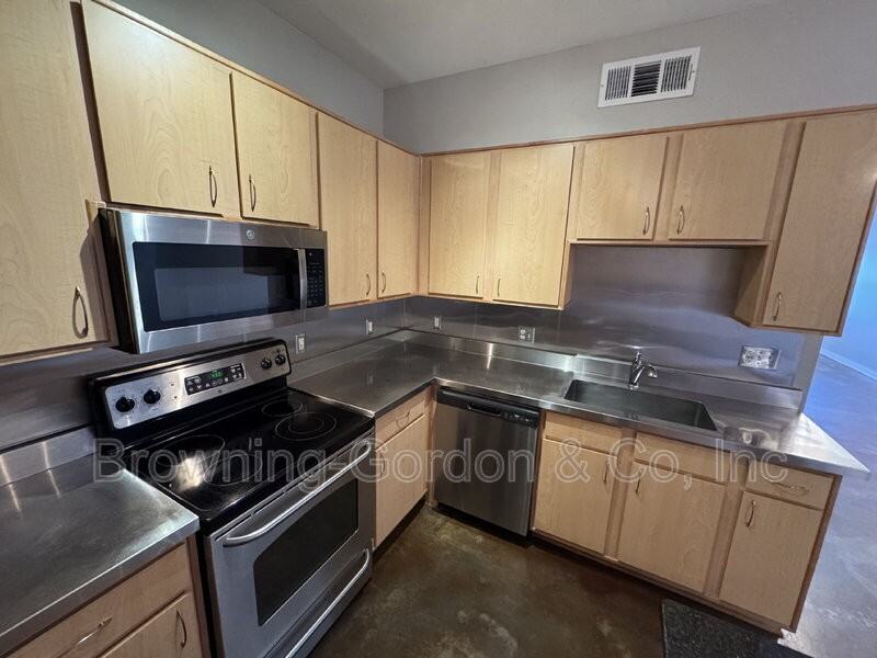 1803 Broadway #426 - Photo 3 of 26