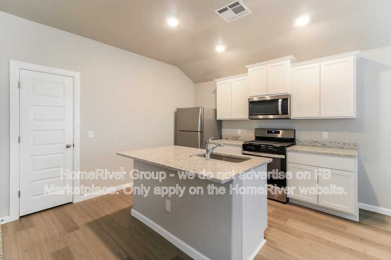 2516 Rosewood Ln - Photo 3 of 25