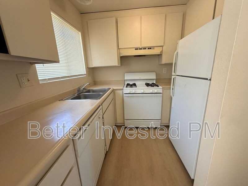 979 Marlene St - Photo 3 of 19