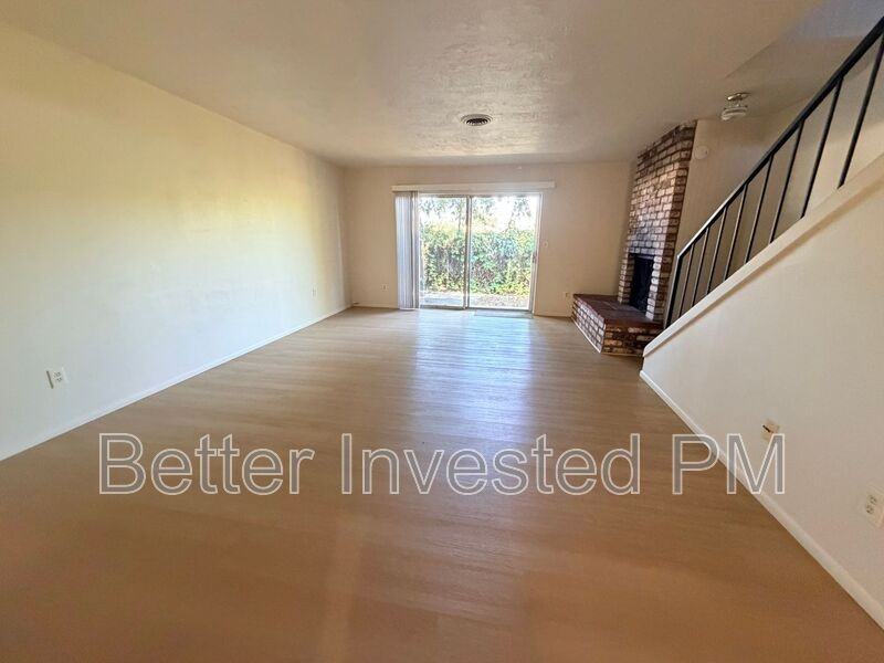 979 Marlene St - Photo 4 of 19