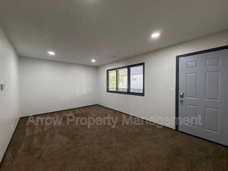 2512 R St #5 - Photo 2 of 8