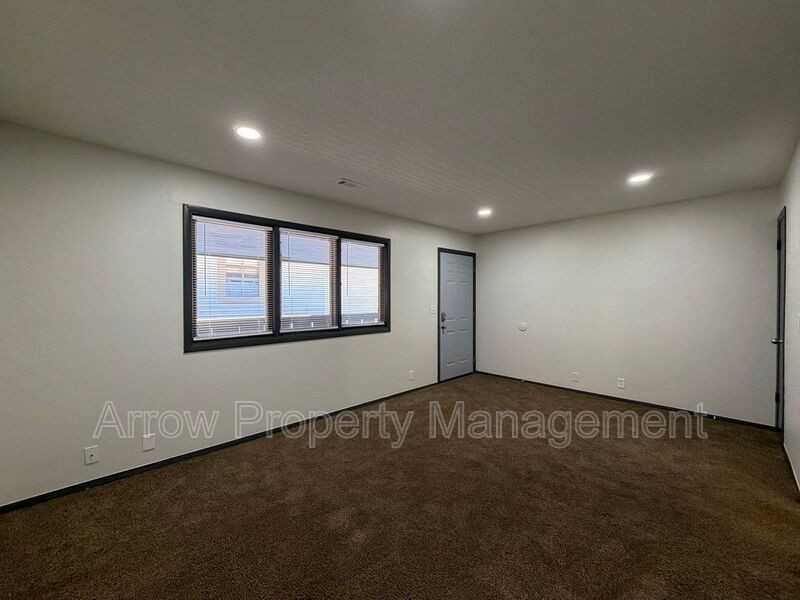 2512 R St #5 - Photo 3 of 8