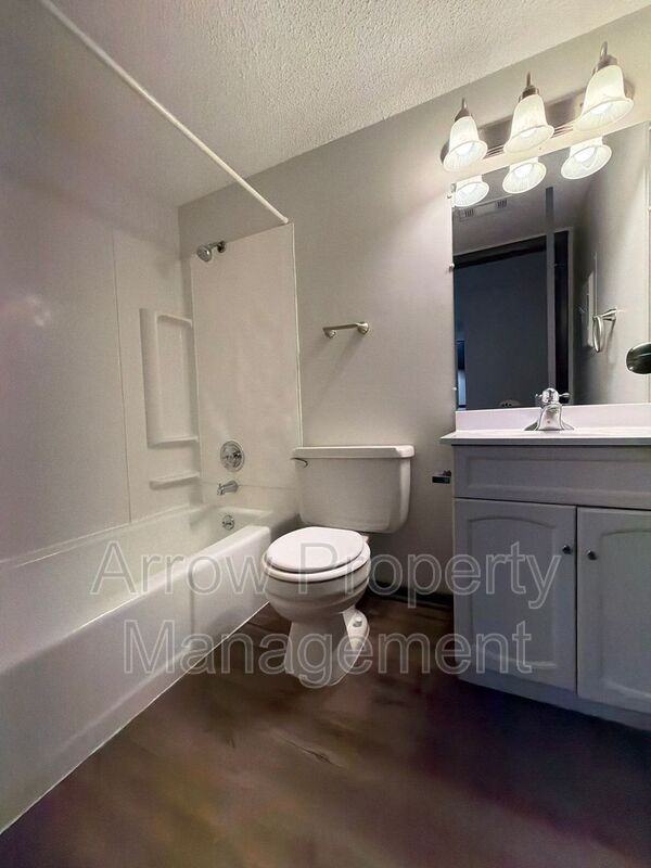 2512 R St #5 - Photo 5 of 8