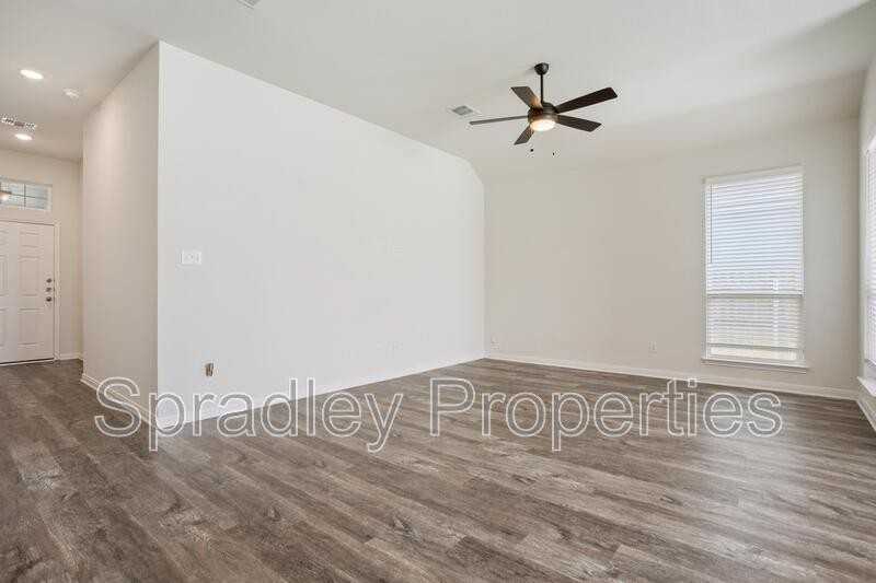 1925 Bayou Wood Ln - Photo 5 of 27