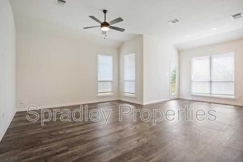 1925 Bayou Wood Ln - Photo 6 of 27