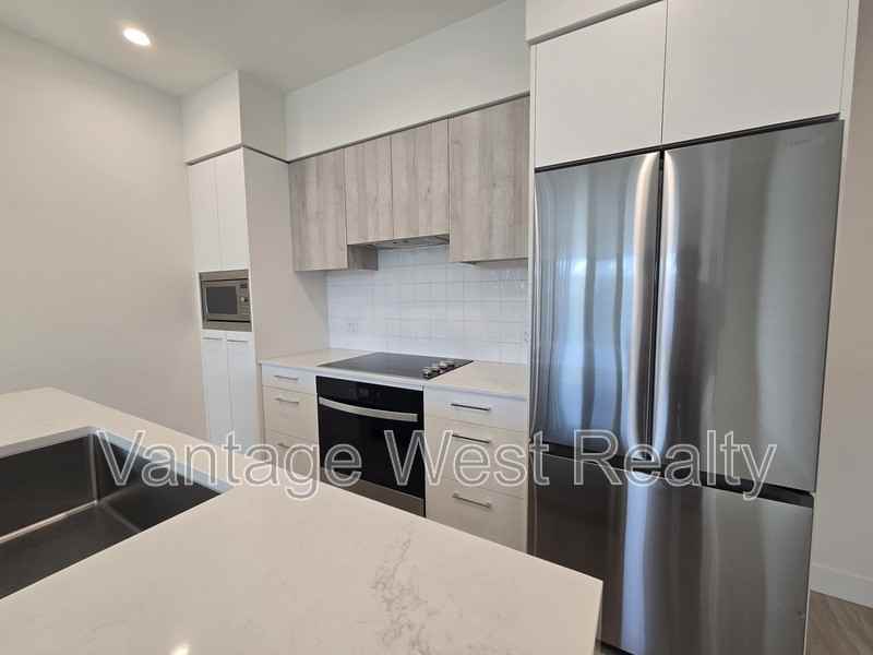 3700 Capozzi Rd - Photo 3 of 36