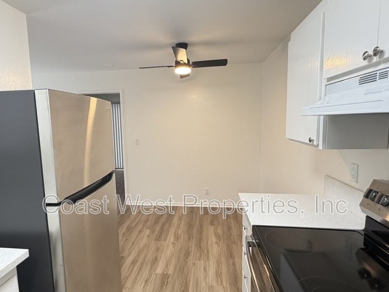 382 Acacia Ave - Photo 4 of 15