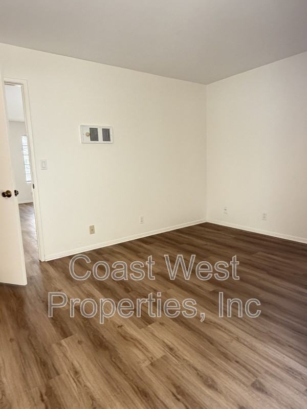 382 Acacia Ave - Photo 5 of 15