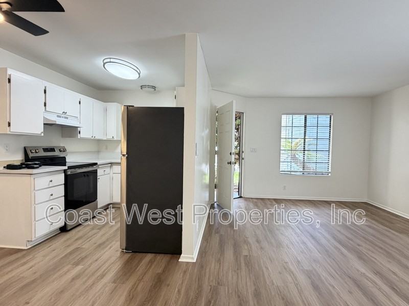 382 Acacia Ave - Photo 6 of 15