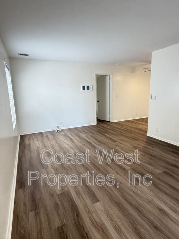 382 Acacia Ave - Photo 7 of 15