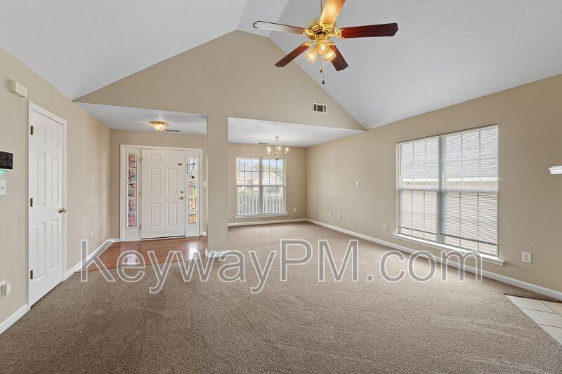 313 Elbrus Way - Photo 4 of 20