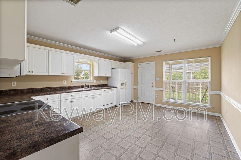 313 Elbrus Way - Photo 7 of 20
