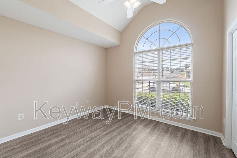 304 Elbrus Way - Photo 5 of 26