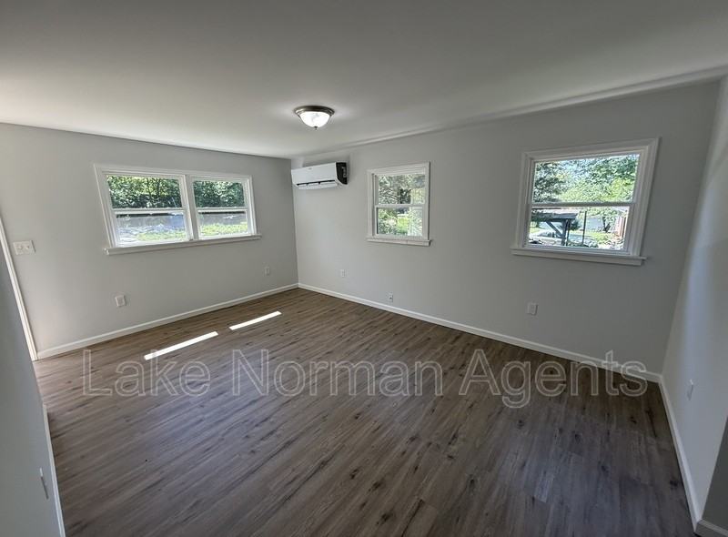 2320 Shade Tree St #1 - Photo 2 of 7
