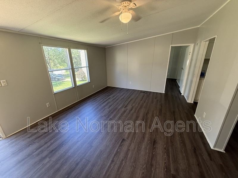 1121 Mcree Heights Cir - Photo 2 of 11