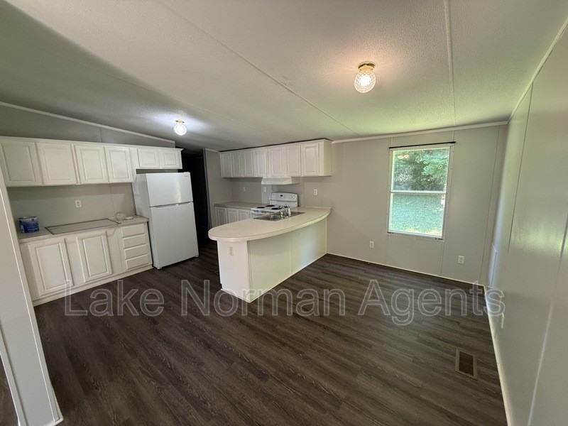1121 Mcree Heights Cir - Photo 3 of 11