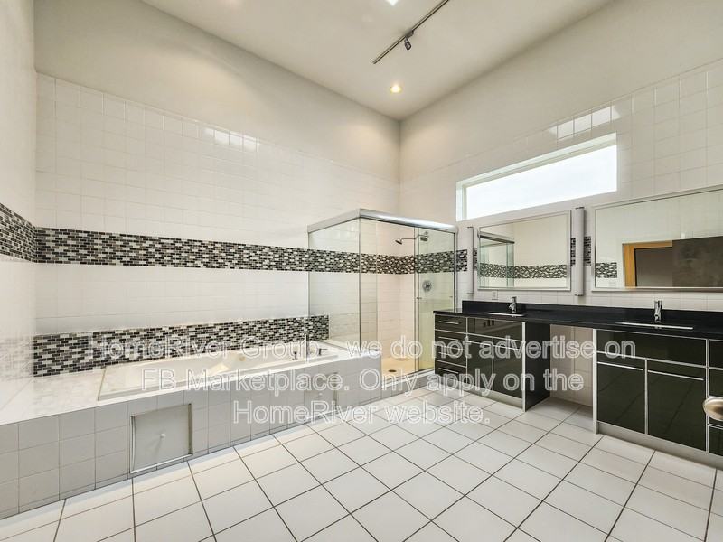 1818 Prospect St - Photo 3 of 22