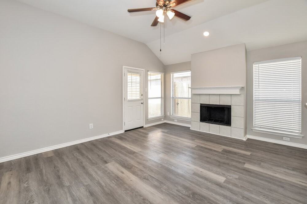717 Rockett Ln - Photo 4 of 16