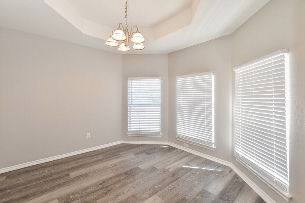 717 Rockett Ln - Photo 5 of 16