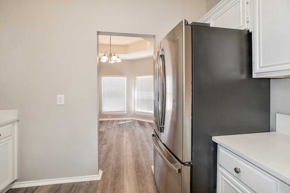 717 Rockett Ln - Photo 6 of 16