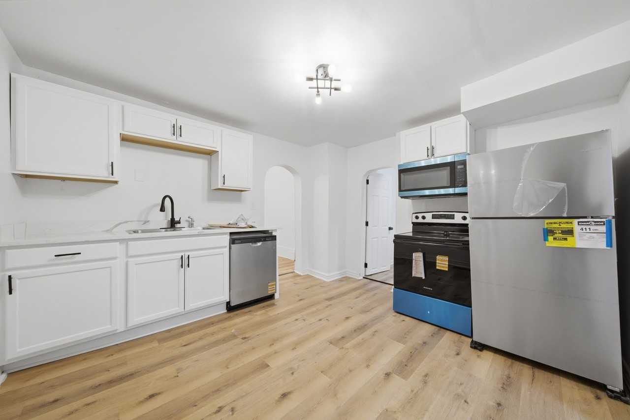 1415 N Maplewood Ave - Photo 3 of 18