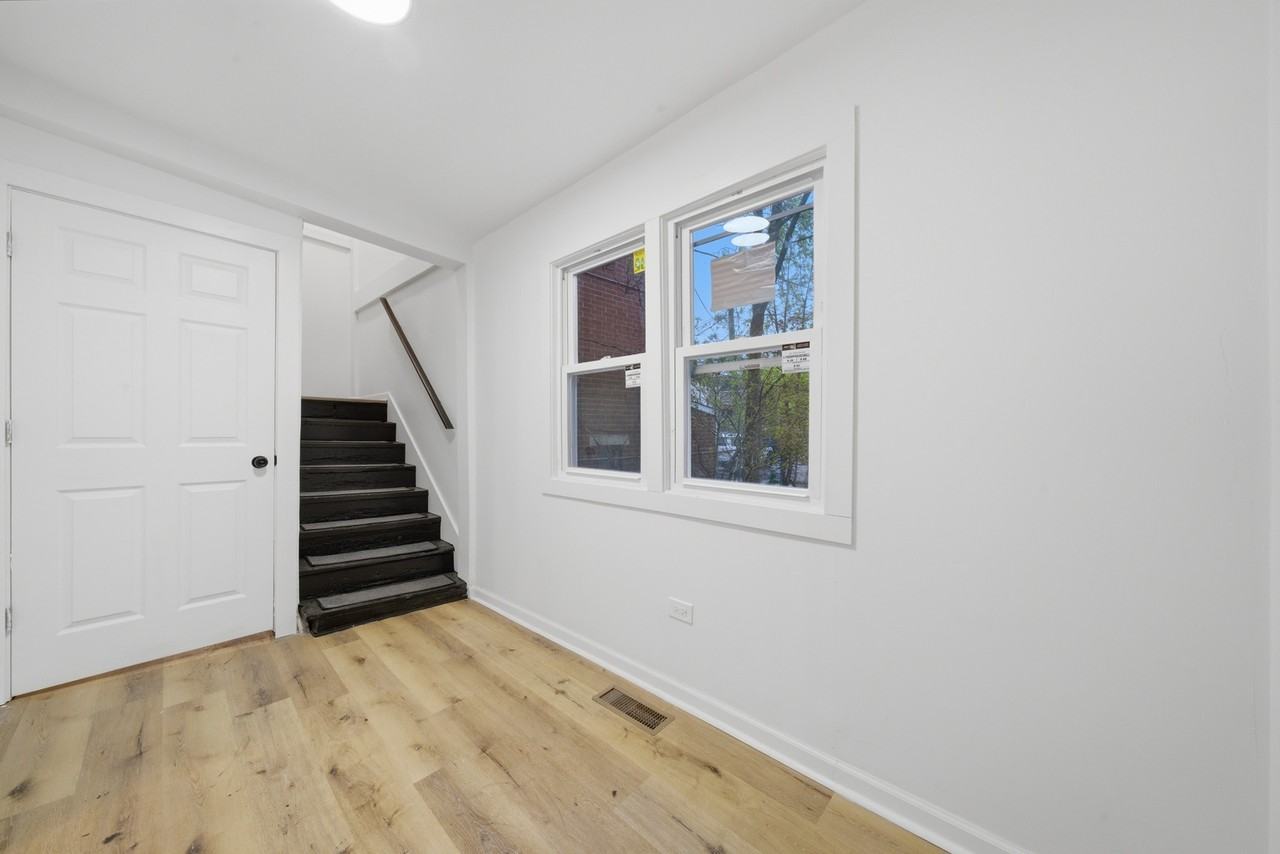 1415 N Maplewood Ave - Photo 4 of 18