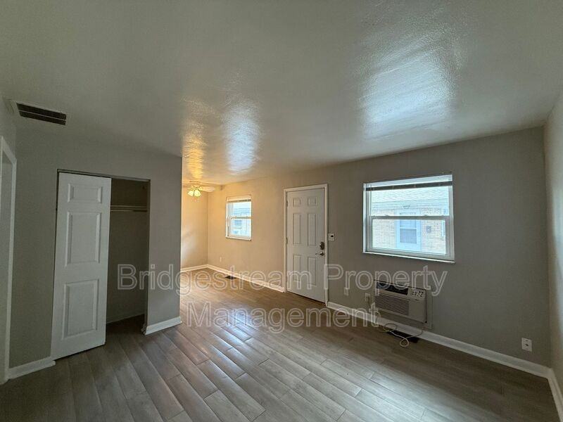 2609 Revere Ave #E - Photo 2 of 9
