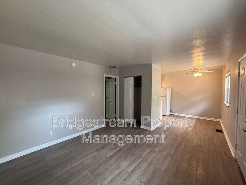2609 Revere Ave #E - Photo 3 of 9