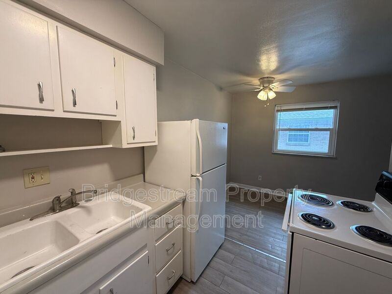 2609 Revere Ave #E - Photo 4 of 9