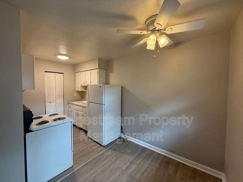 2609 Revere Ave #E - Photo 5 of 9