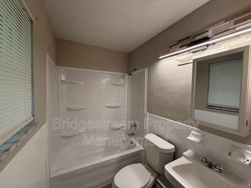 2609 Revere Ave #E - Photo 6 of 9