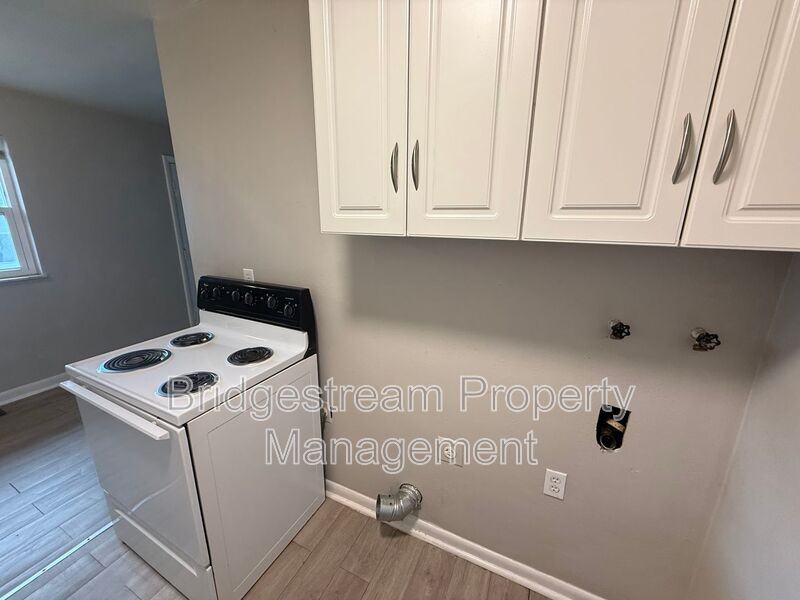 2609 Revere Ave #E - Photo 7 of 9