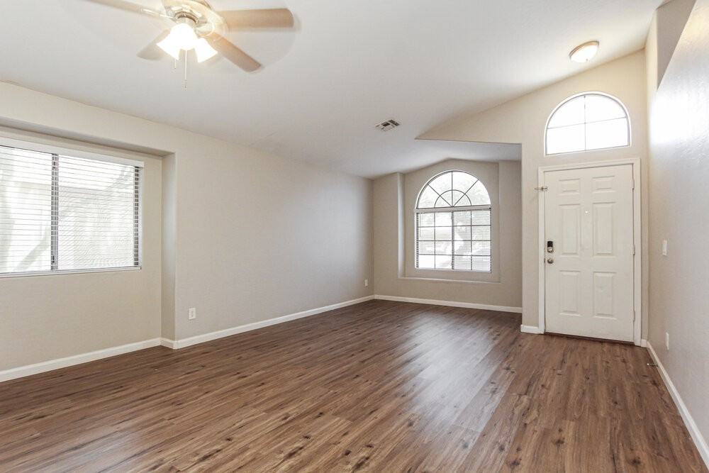748 W Dublin St - Photo 4 of 16