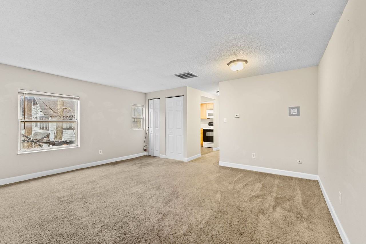 Balsam Avenue Apartments: The Courts - Photo 6 of 38