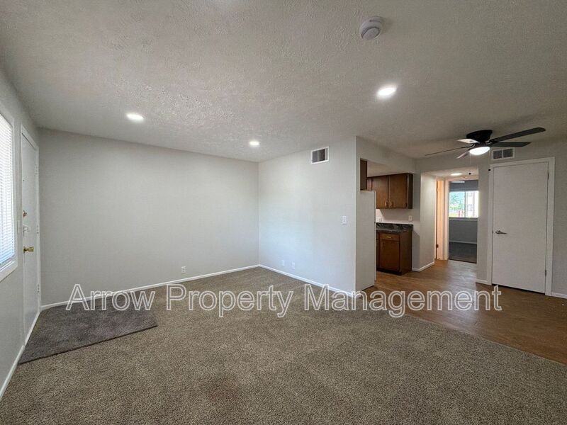 2338 Lynn St - Photo 2 of 8