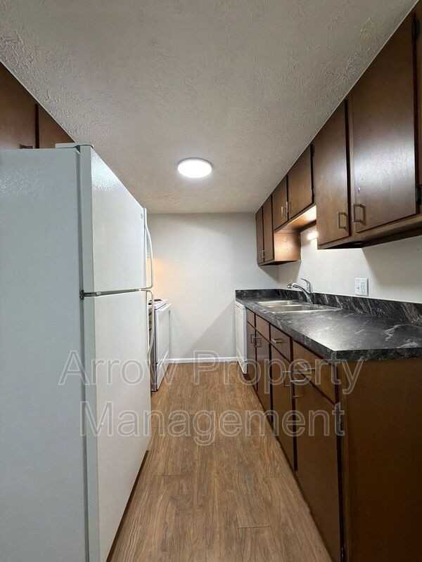 2338 Lynn St - Photo 4 of 8