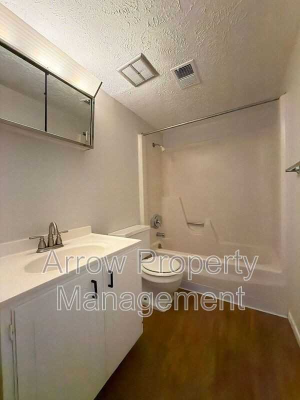 2338 Lynn St - Photo 5 of 8