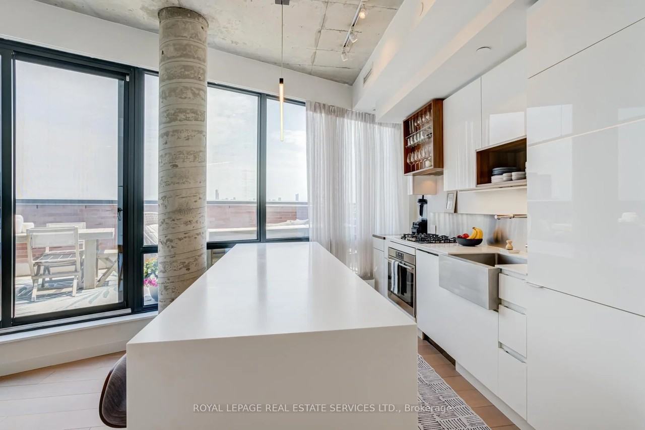 383 Sorauren Avenue - Photo 9