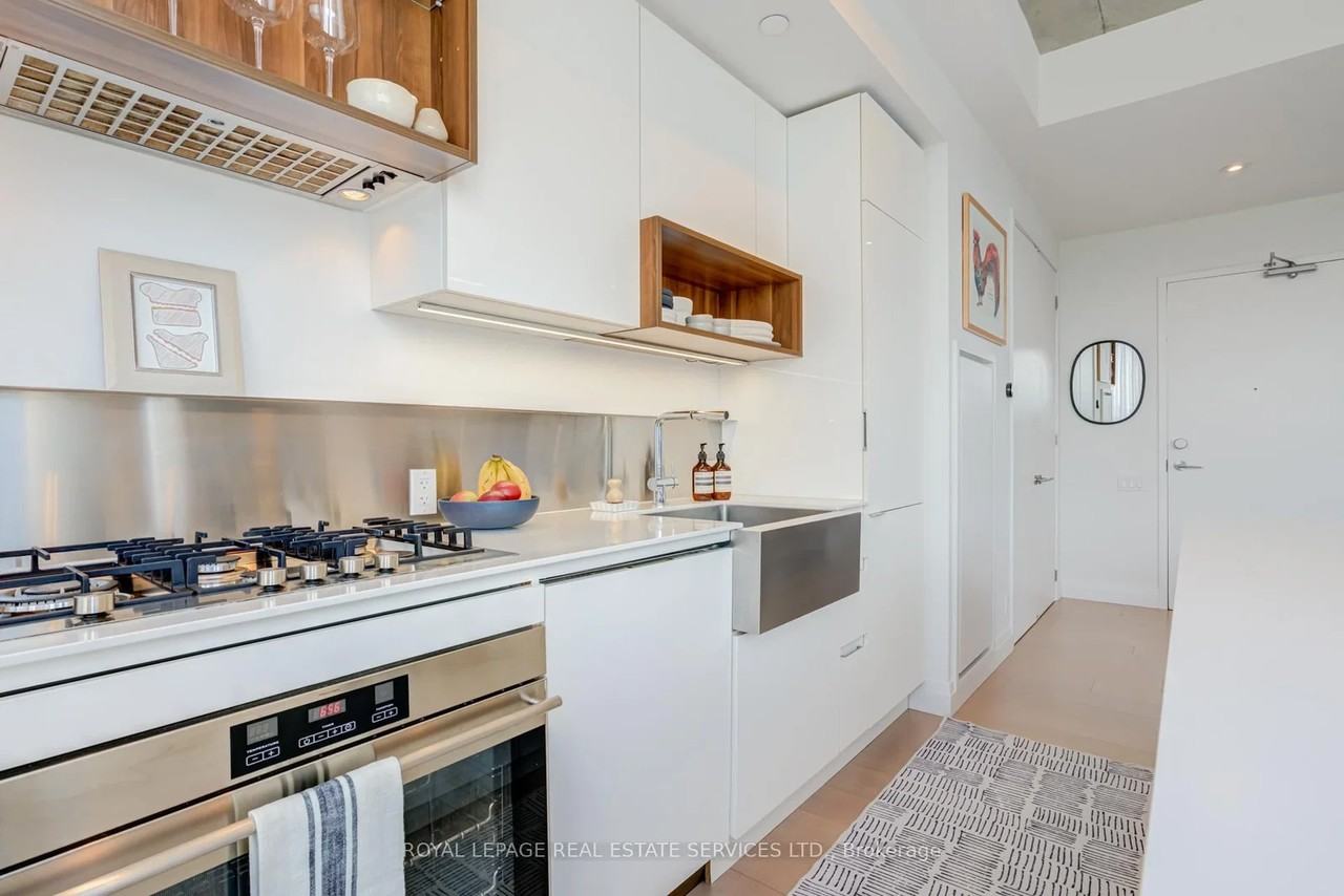 383 Sorauren Avenue - Photo 10