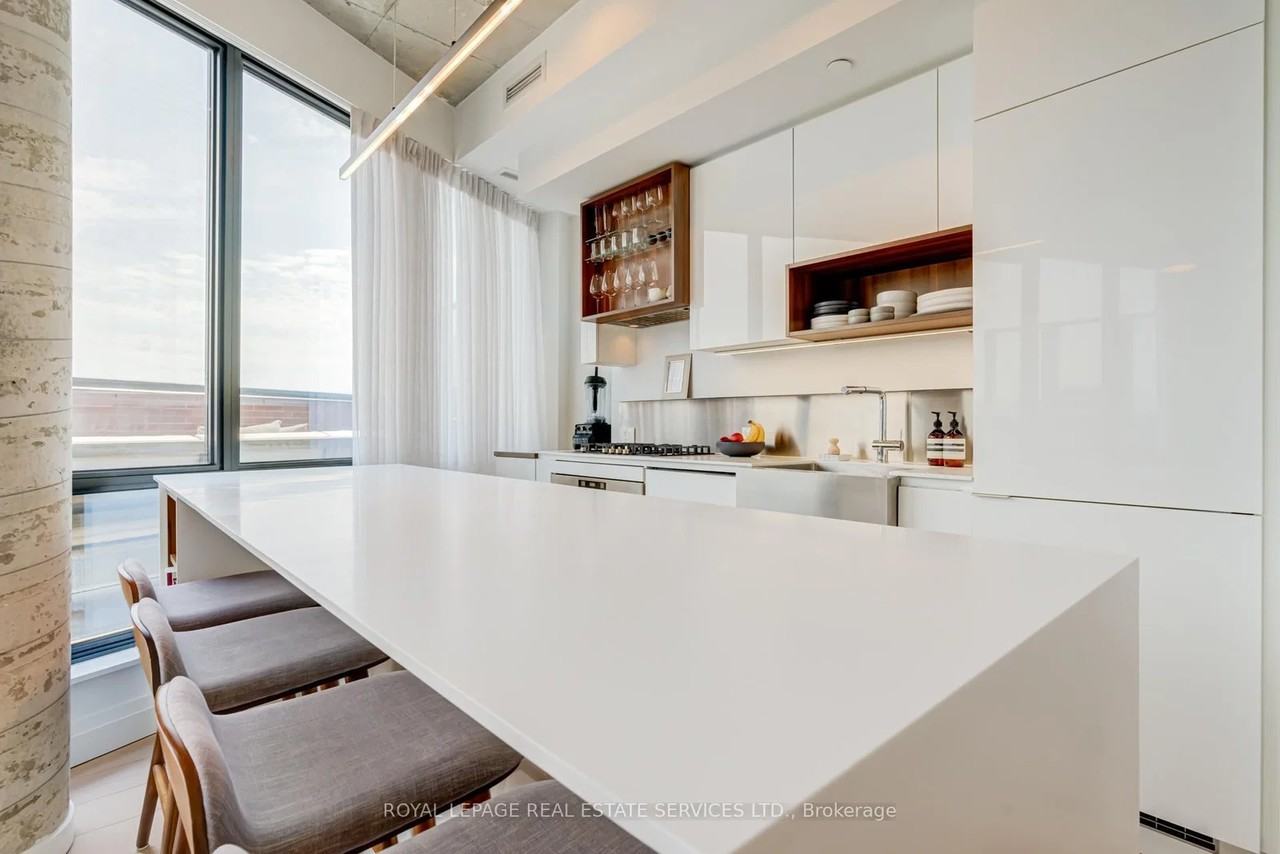 383 Sorauren Avenue - Photo 11