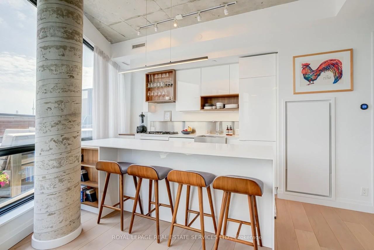 383 Sorauren Avenue - Photo 14